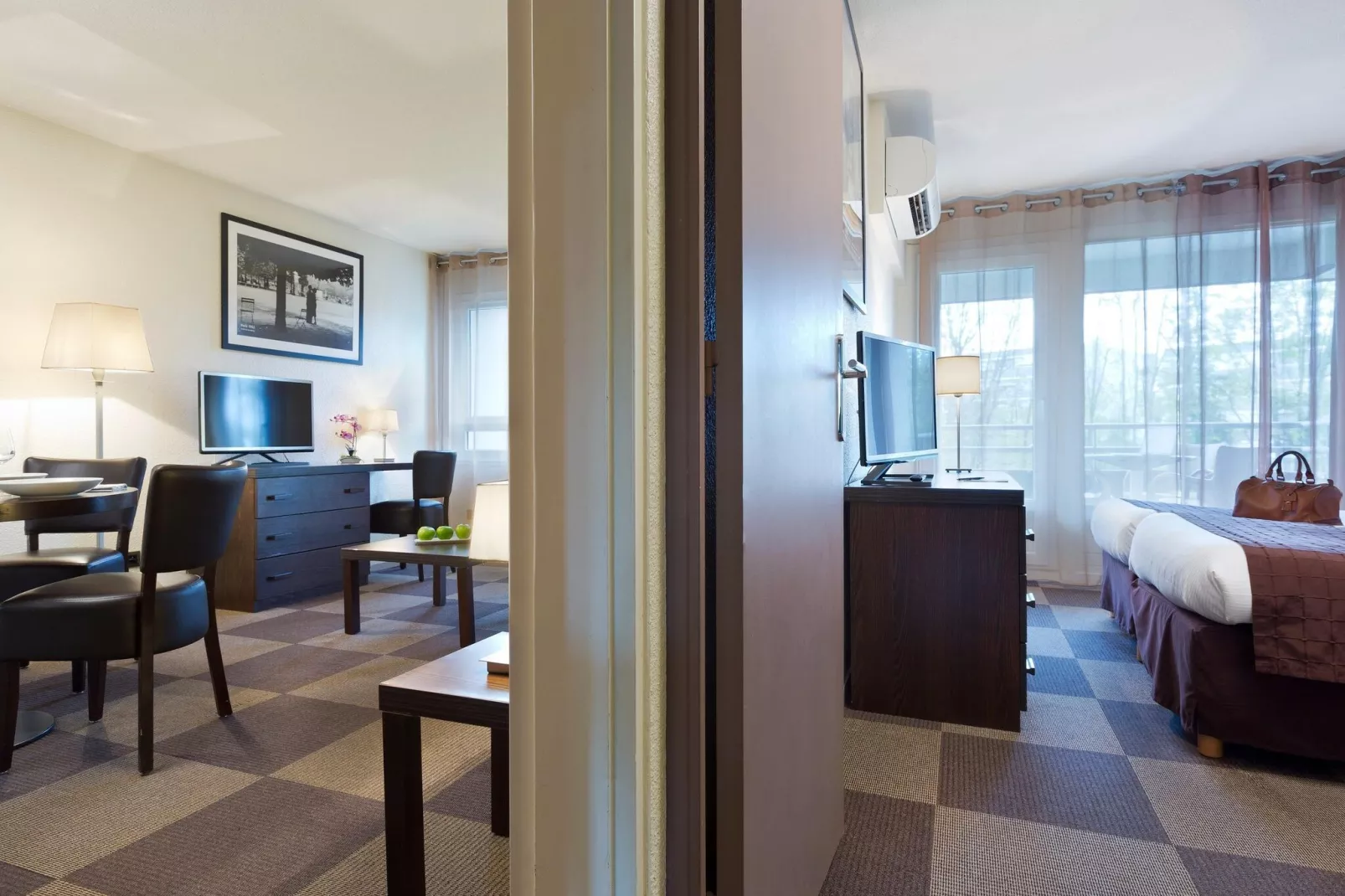 1-Bedroom Apartment park/pool view - LA RESERVE-Overloop