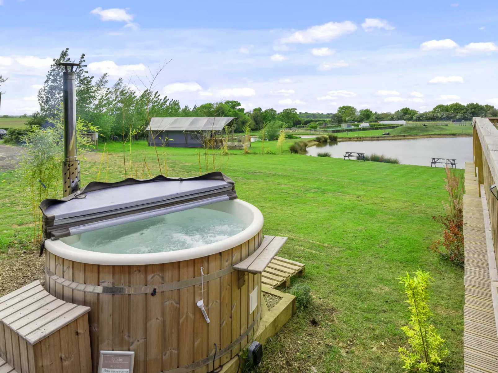 The Chicken Coop-Buiten