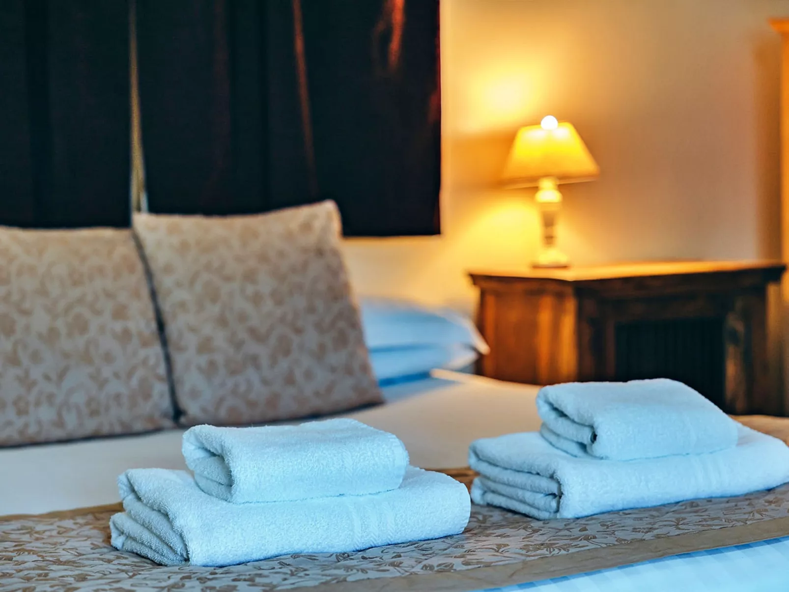 Netley Hall - Honeysuckle-Binnen