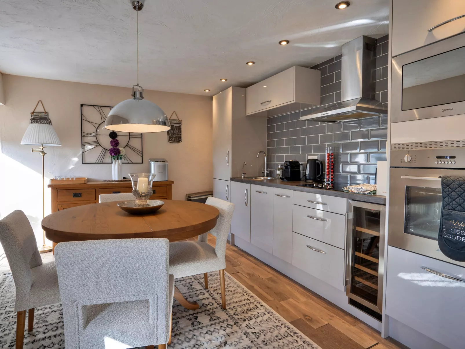 The Cottages Collection at Blackclough Farm-Binnen