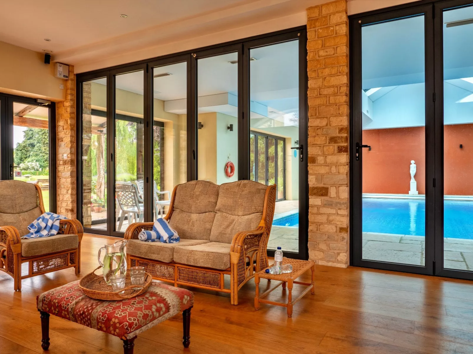 Ryeworth Cottage-Binnen