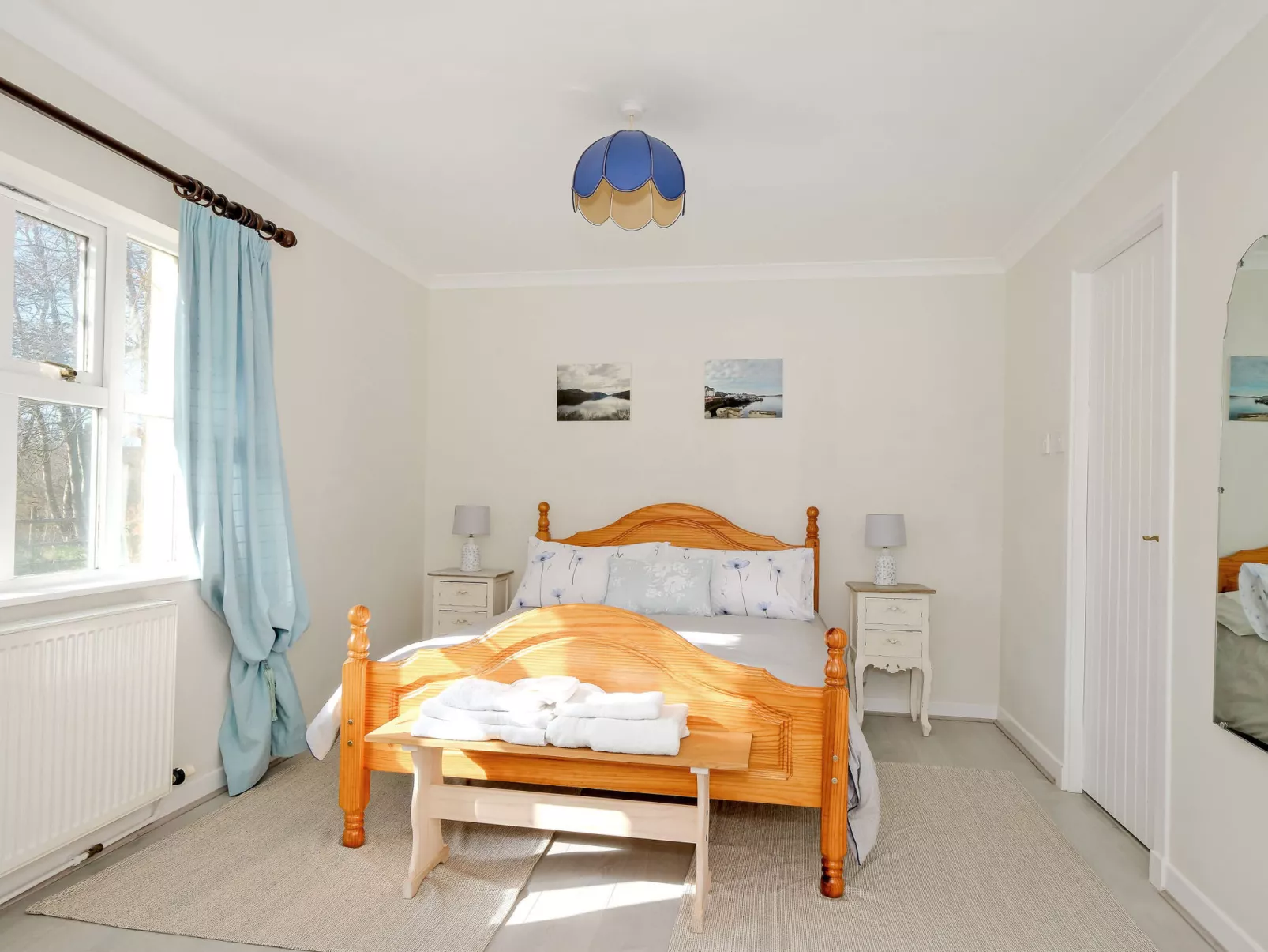 Corrennie School Cottage-Binnen