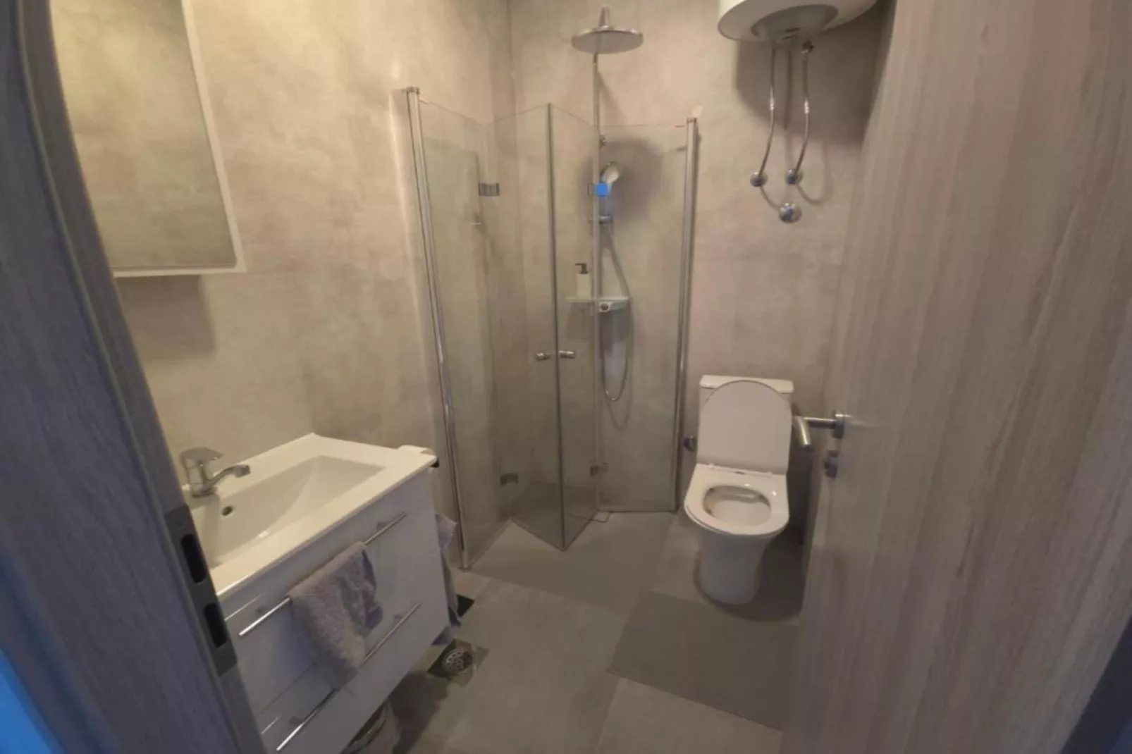 Rooms Burnum - Triple Room 1-Badkamer