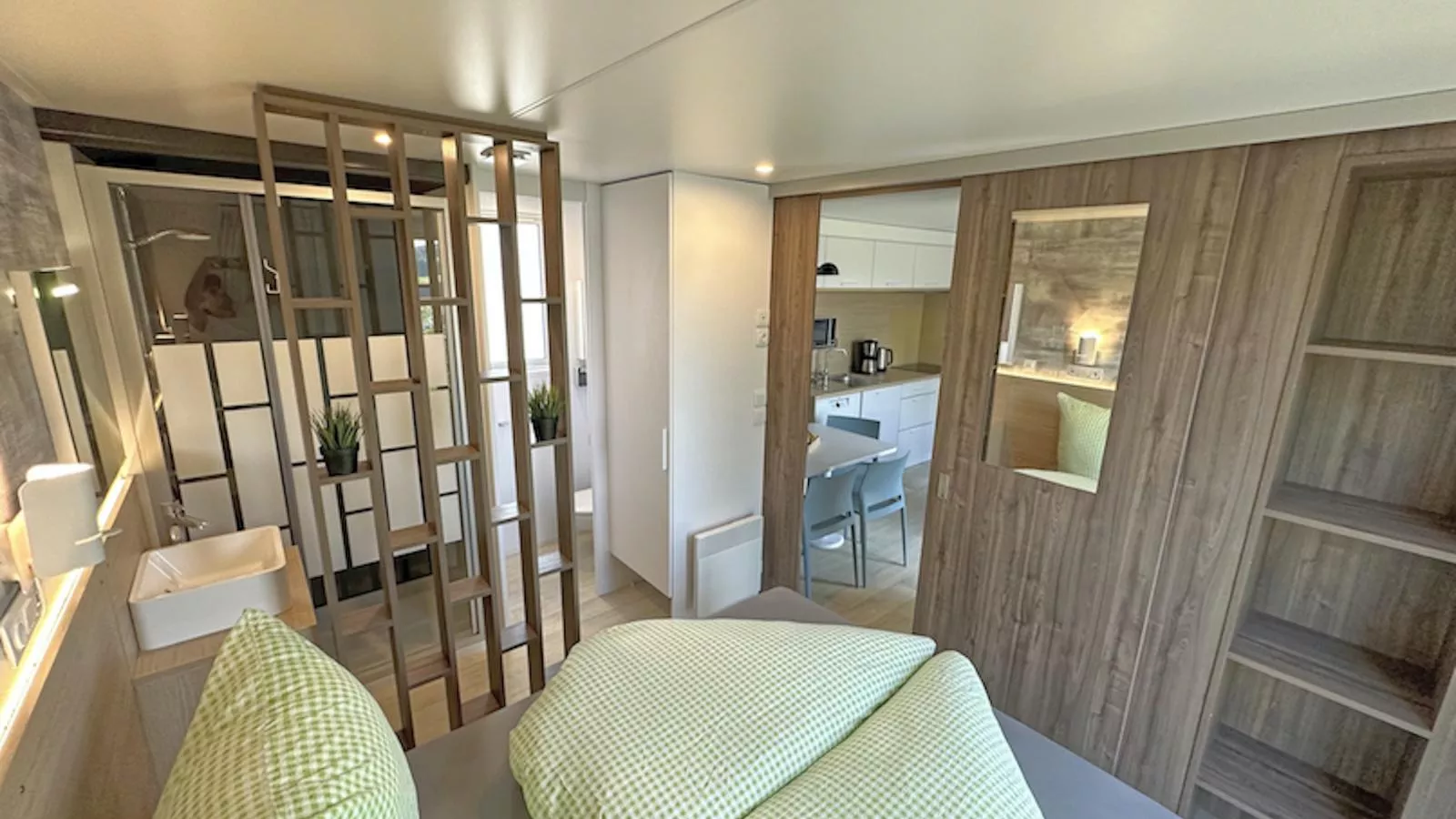 Feriendorf Seeblick - Tiny Chalet Nr 6-Slaapkamer