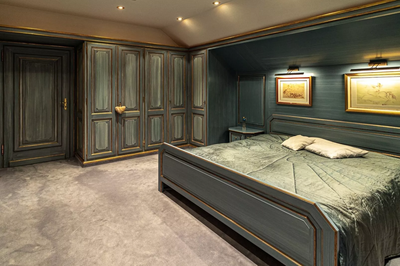 Bad Kleinkirchheim Lush and Spacious Villa with Indoor Pool and Wellness - Seven Bedroom Villa-Slaapkamer