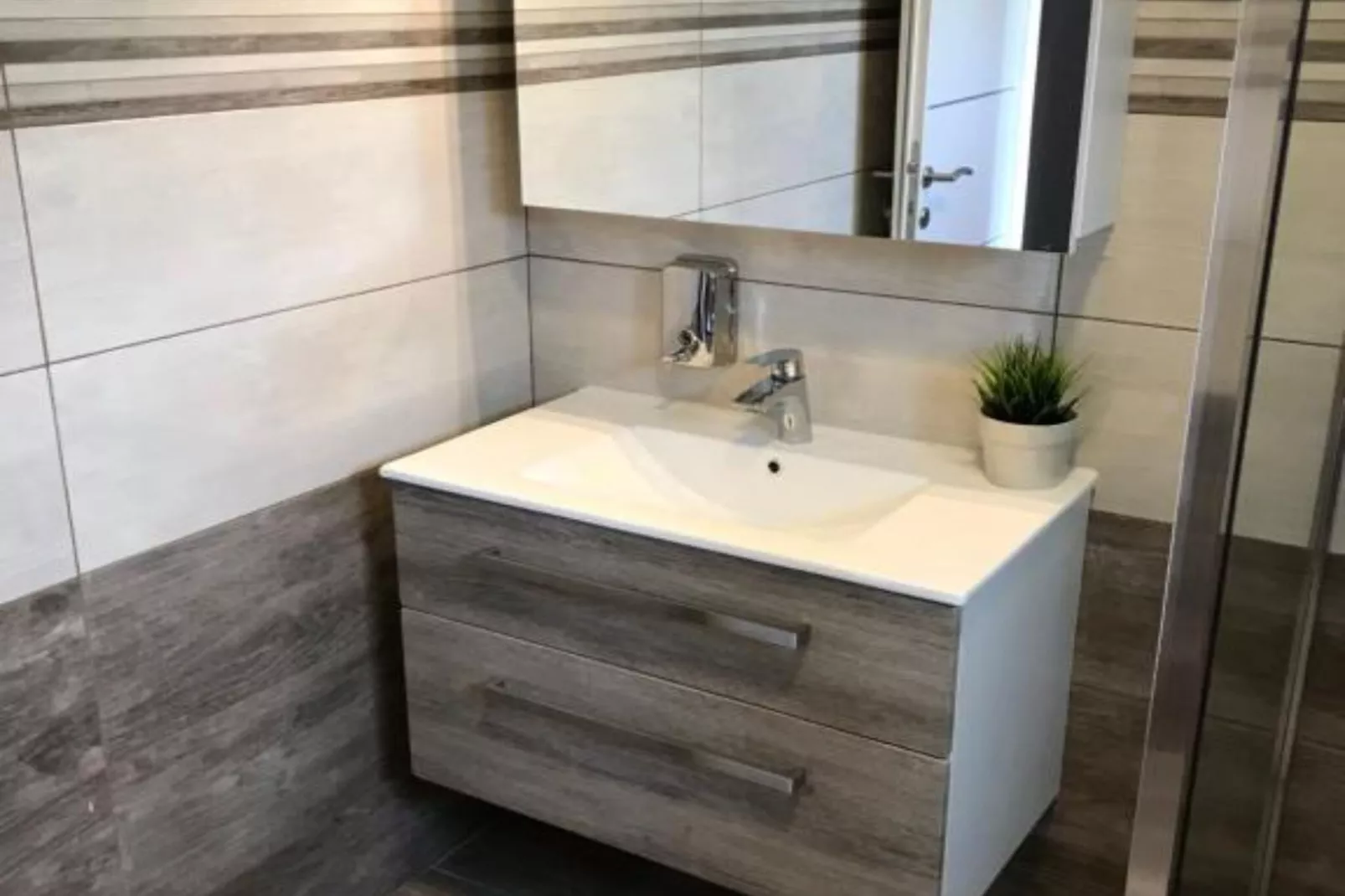 Villa Rubcic - Double room with Terrace and Pool View - (6)-Badkamer