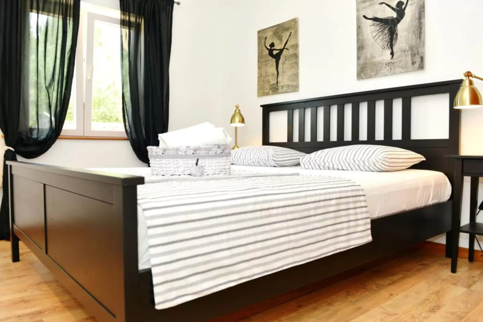 Two-Bedroom Apartment (Maslina)-Slaapkamer