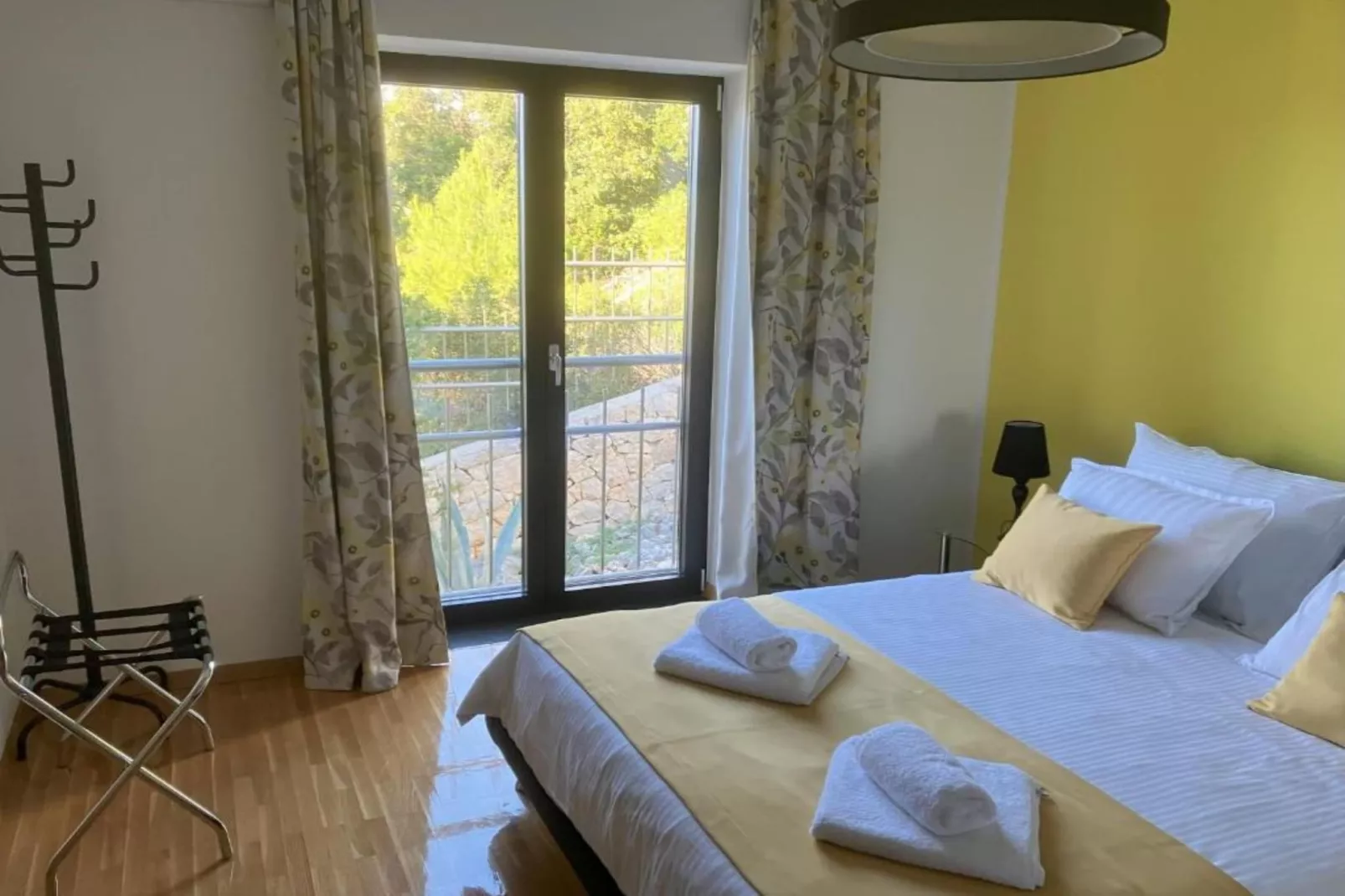 Beachfront Luxury Villa with Private Pool and Stunning Sea Views-Slaapkamer