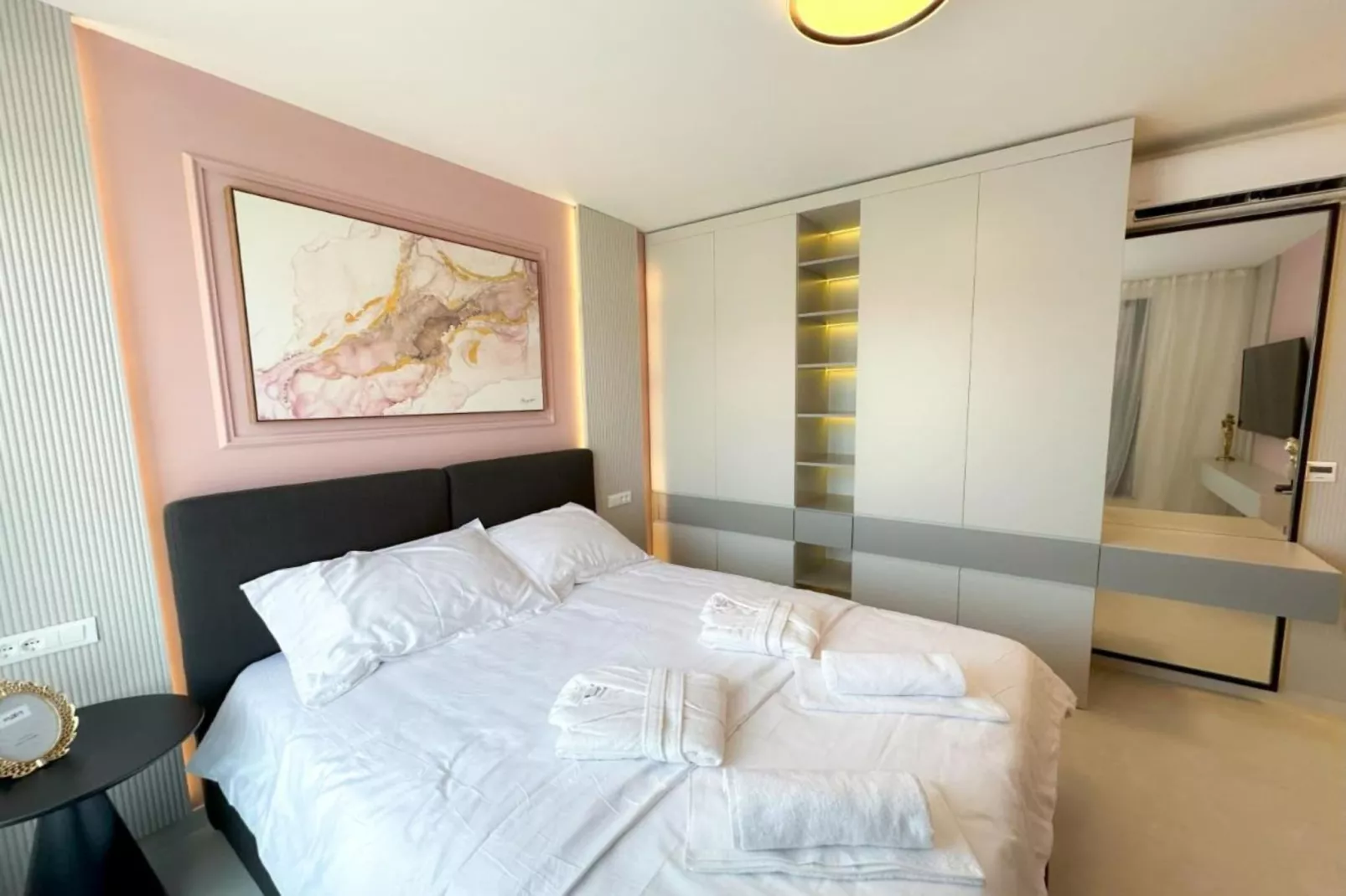 Leonarda Waterfront Residences- Three-Bedroom Penthouse with Infinity Pool (The Skyview Penthouse) - S4-Slaapkamer