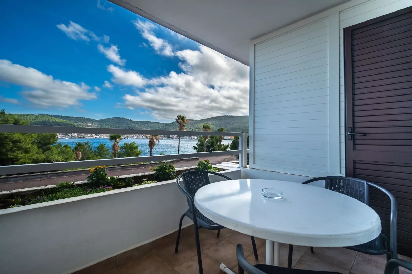 Hotel Issa - Quadruple Room Sea View-Terrasbalkon