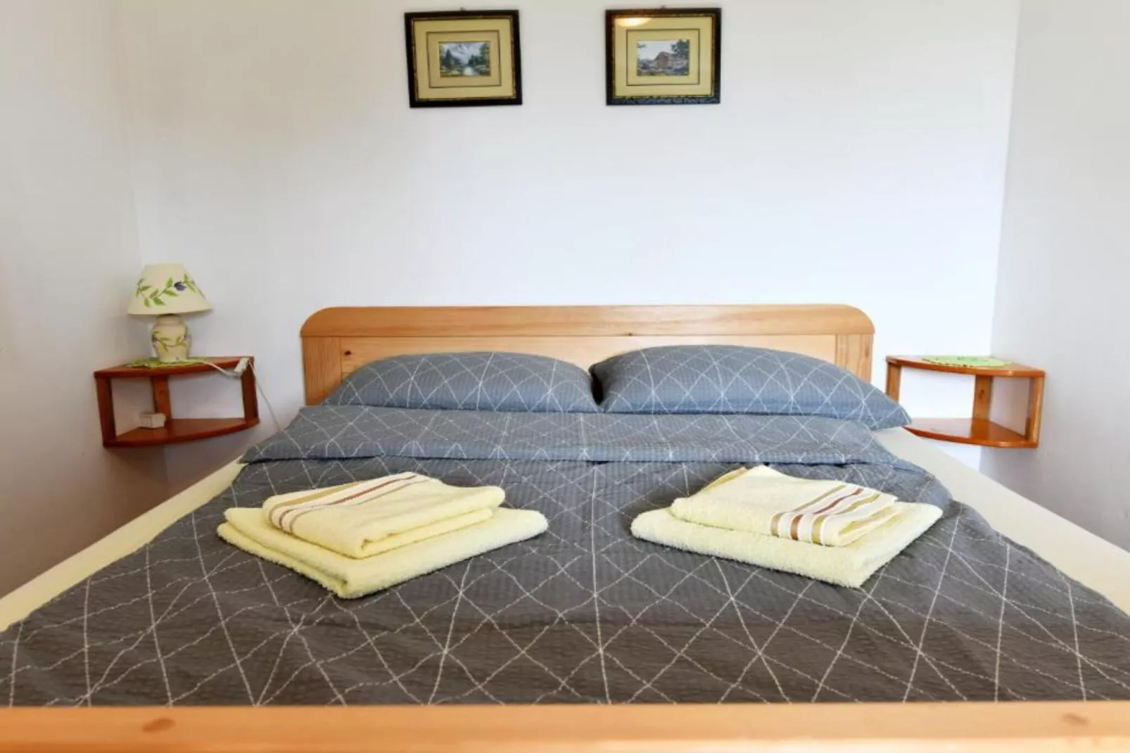 Holiday Apartment Vuković - Three Bedroom Holiday Home With Terrace-Slaapkamer