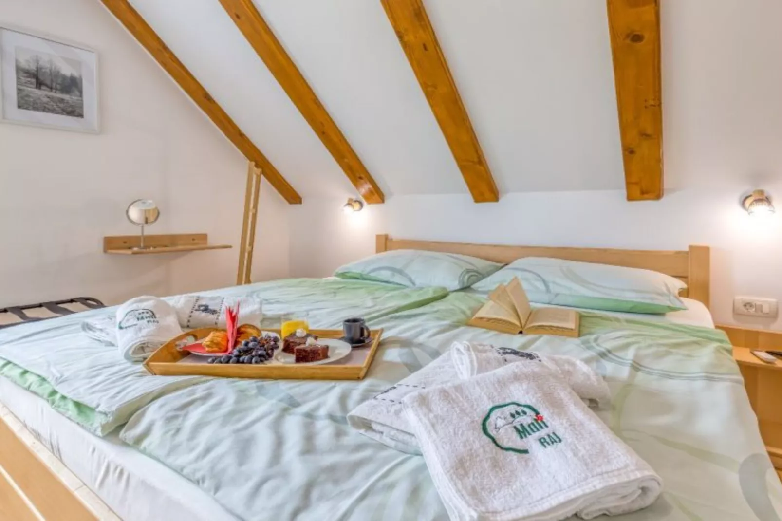 Four Bedroom Holiday House Mali Raj with Pool-Slaapkamer