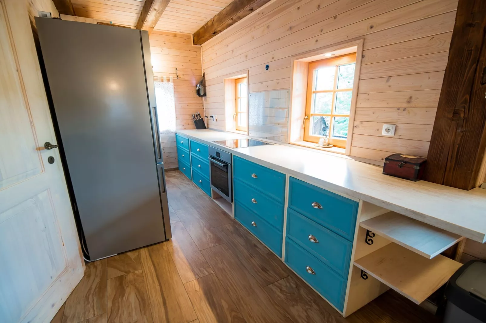 Serene Rustic Haven Holiday Home with Sauna - Two Bedroom Holiday Home with Sauna-Keuken