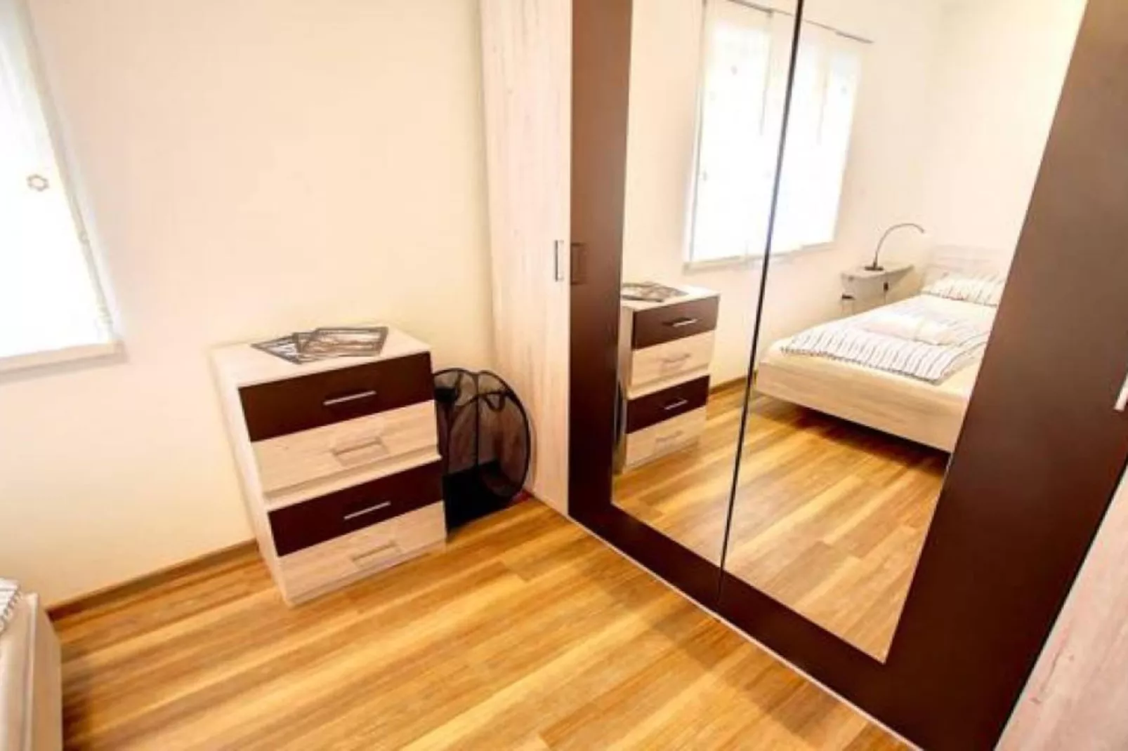 Stylish Retreat with BBQ and Modern Amenities near Terme - Three Bedroom Apartment-Slaapkamer