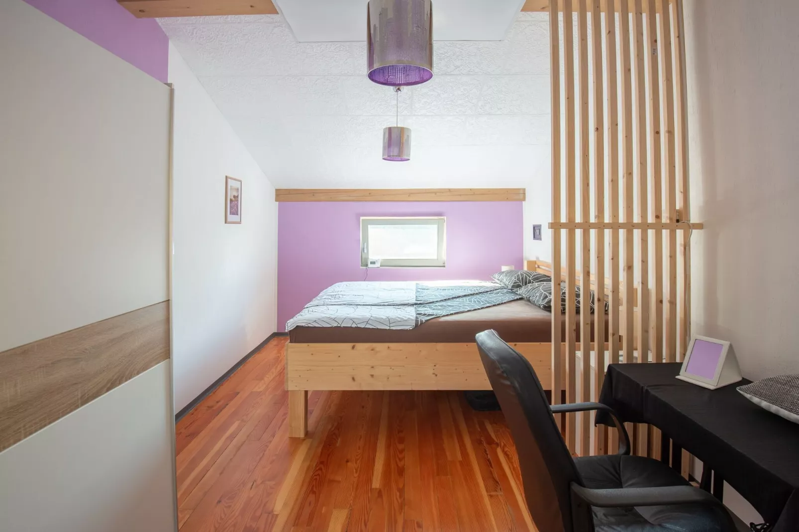 Family-Friendly Serene Retreat Holiday Home - Four Bedroom Holiday Home  with Terrace-Slaapkamer