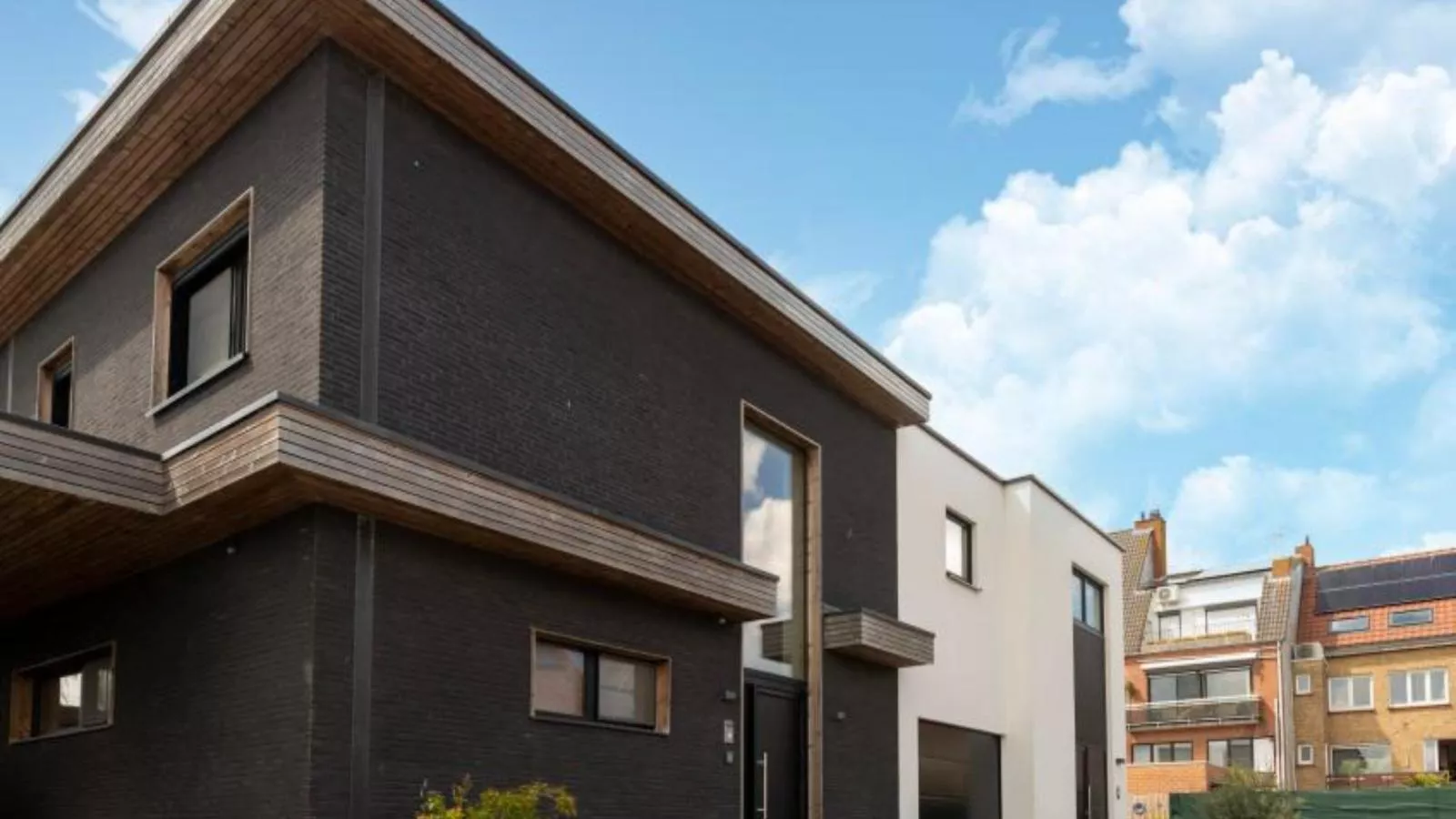 Kruiers Eco Lodge-Buitenkant zomer