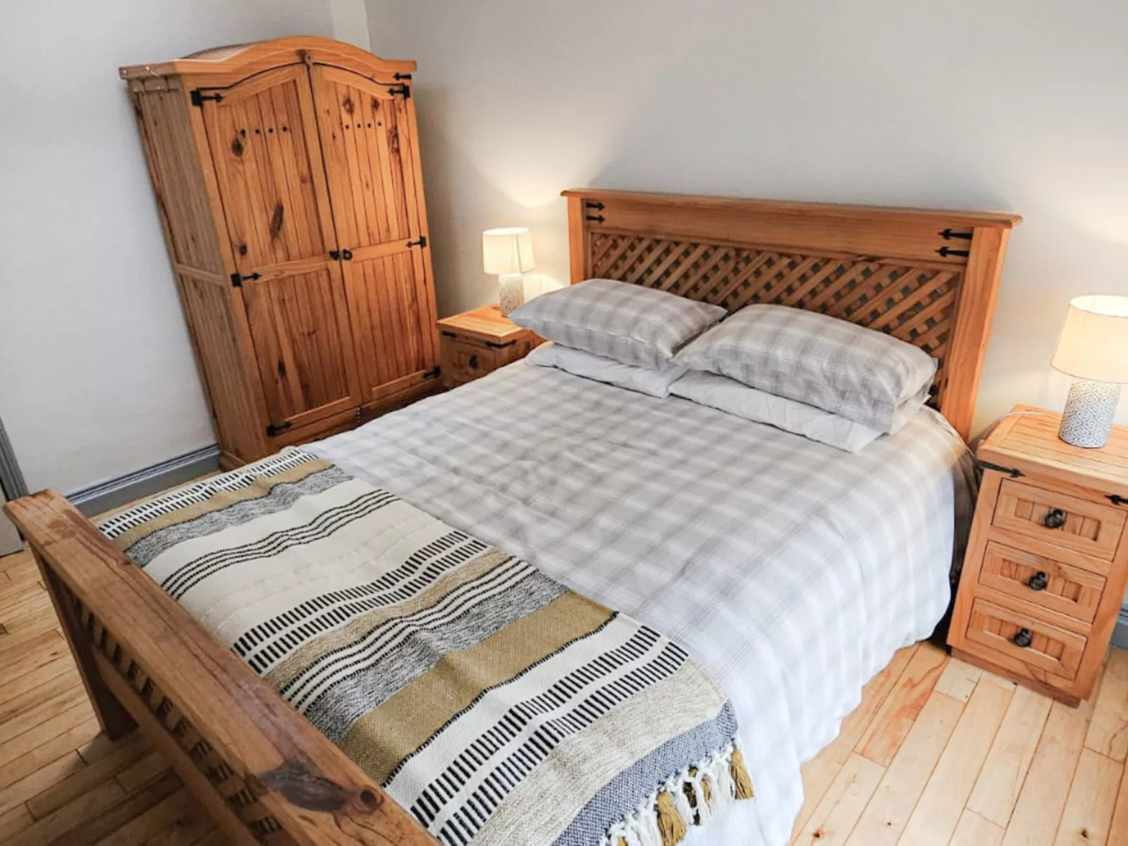 Passage East Holiday Home-Binnen