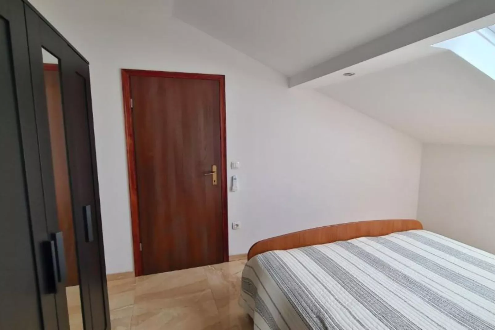 Apartment with One Bathroom-Slaapkamer