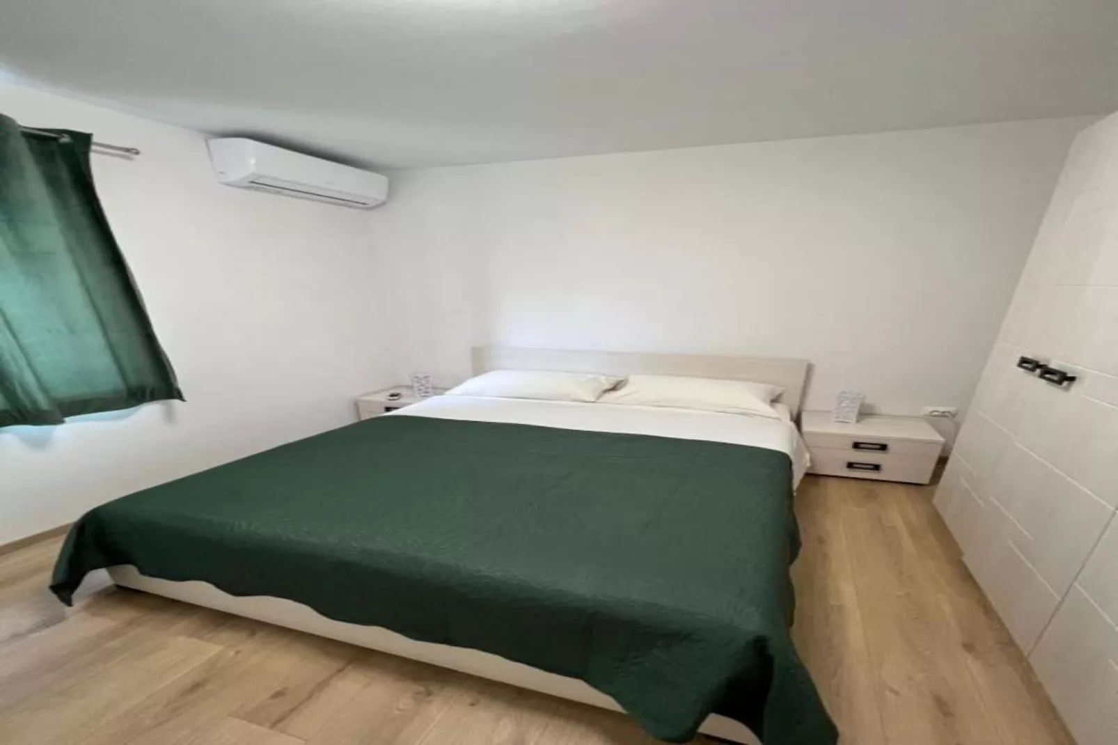 Four-Bedroom Apartment With Sea View-Slaapkamer