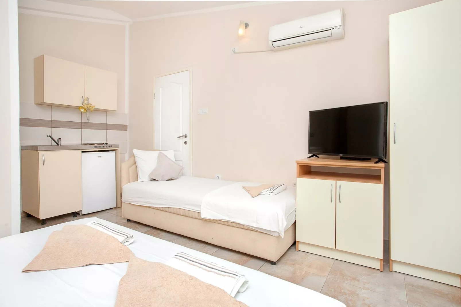 Perfect Budva Stay Near the Sea & Aqua Park - Comfort Triple Studio 1\/1 1-Slaapkamer