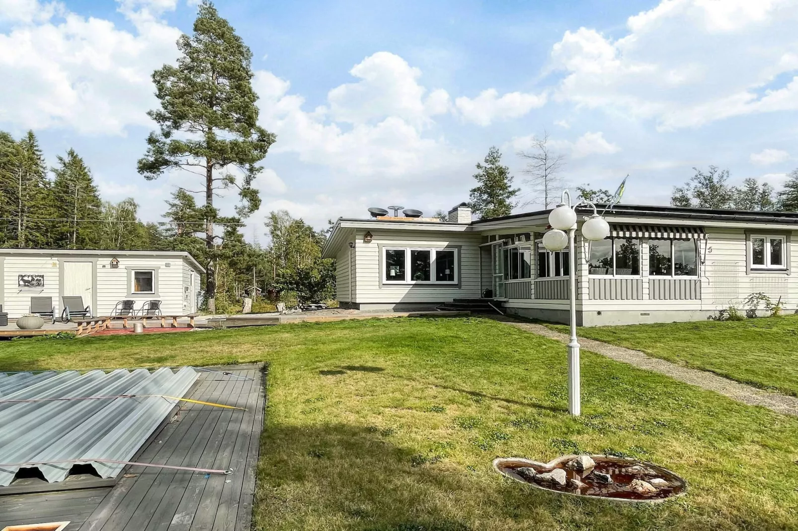 Villa in de archipel met zwembad en terras-Buitenlucht