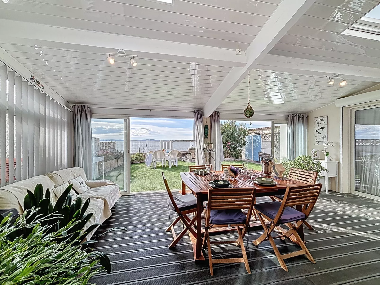 Les cabanes de Pérols-Binnen