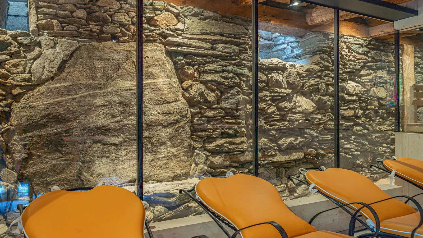 Raneburg 4 Stallhaus-Spa