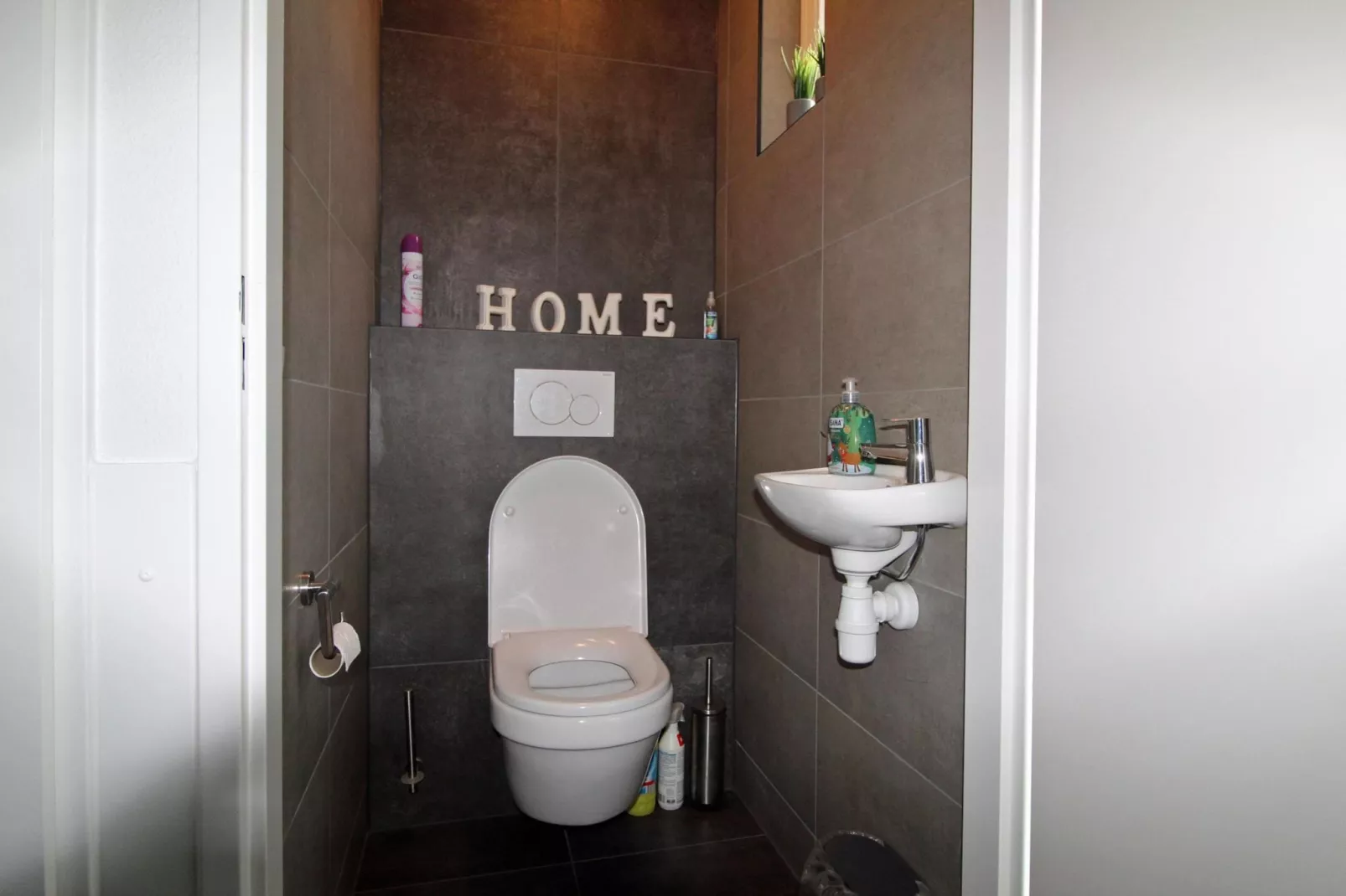 6 - Person Forest 28 Bungalow-Badkamer