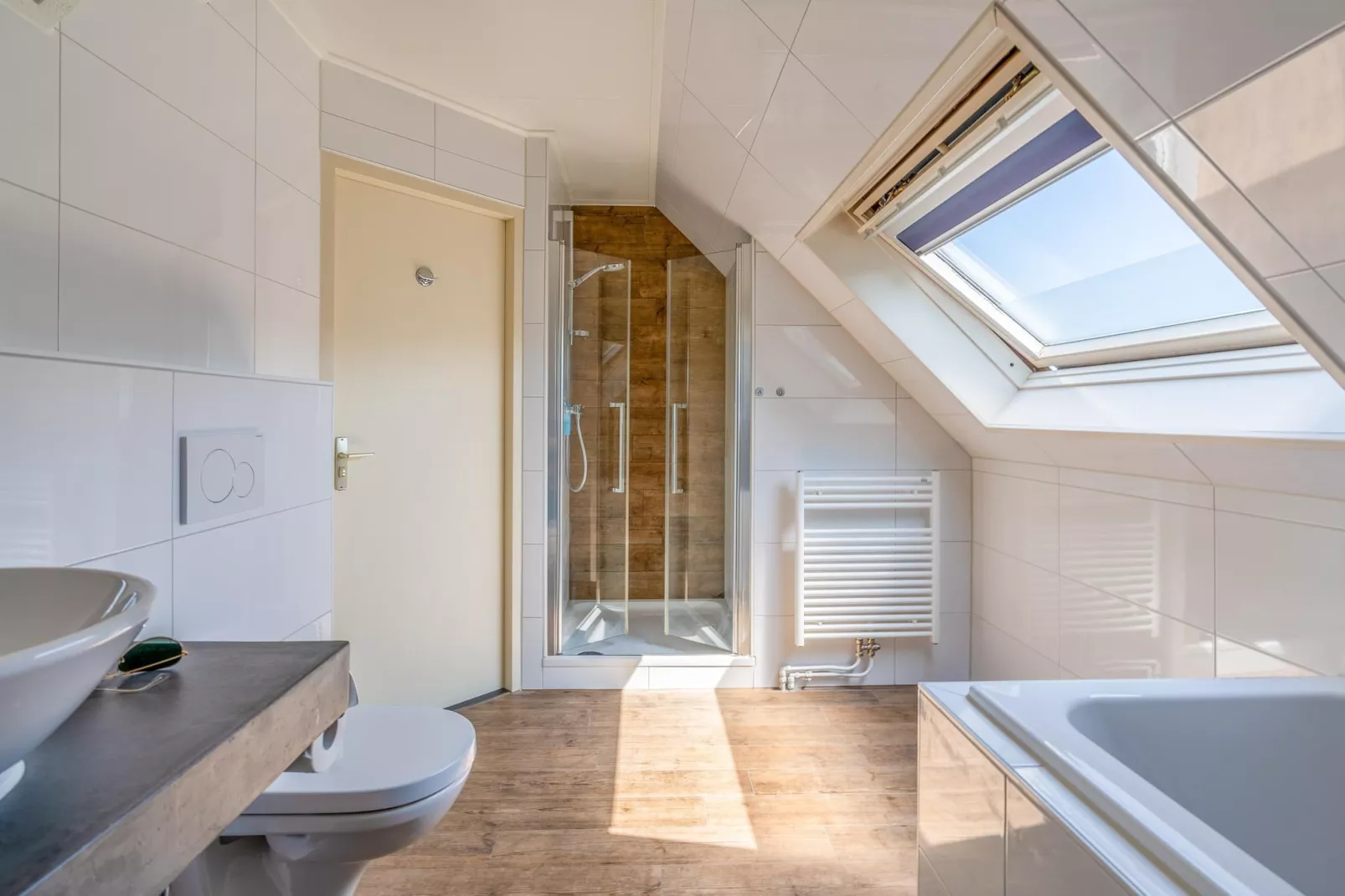 Kamperfoelie 71-Badkamer