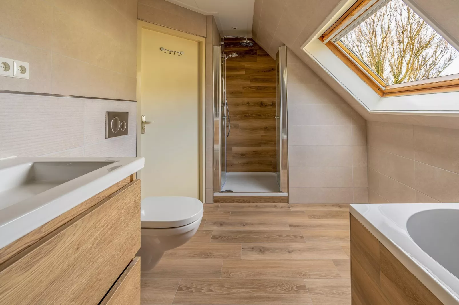 Kamperfoelie 45-Badkamer