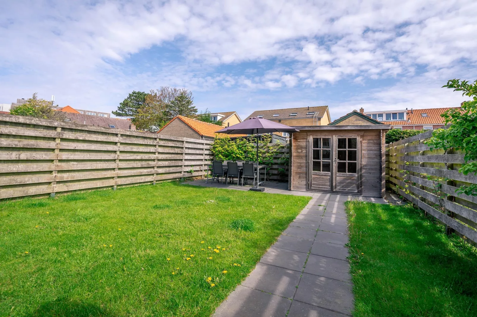 Brink 24 - De Bosruiter-Tuinen zomer