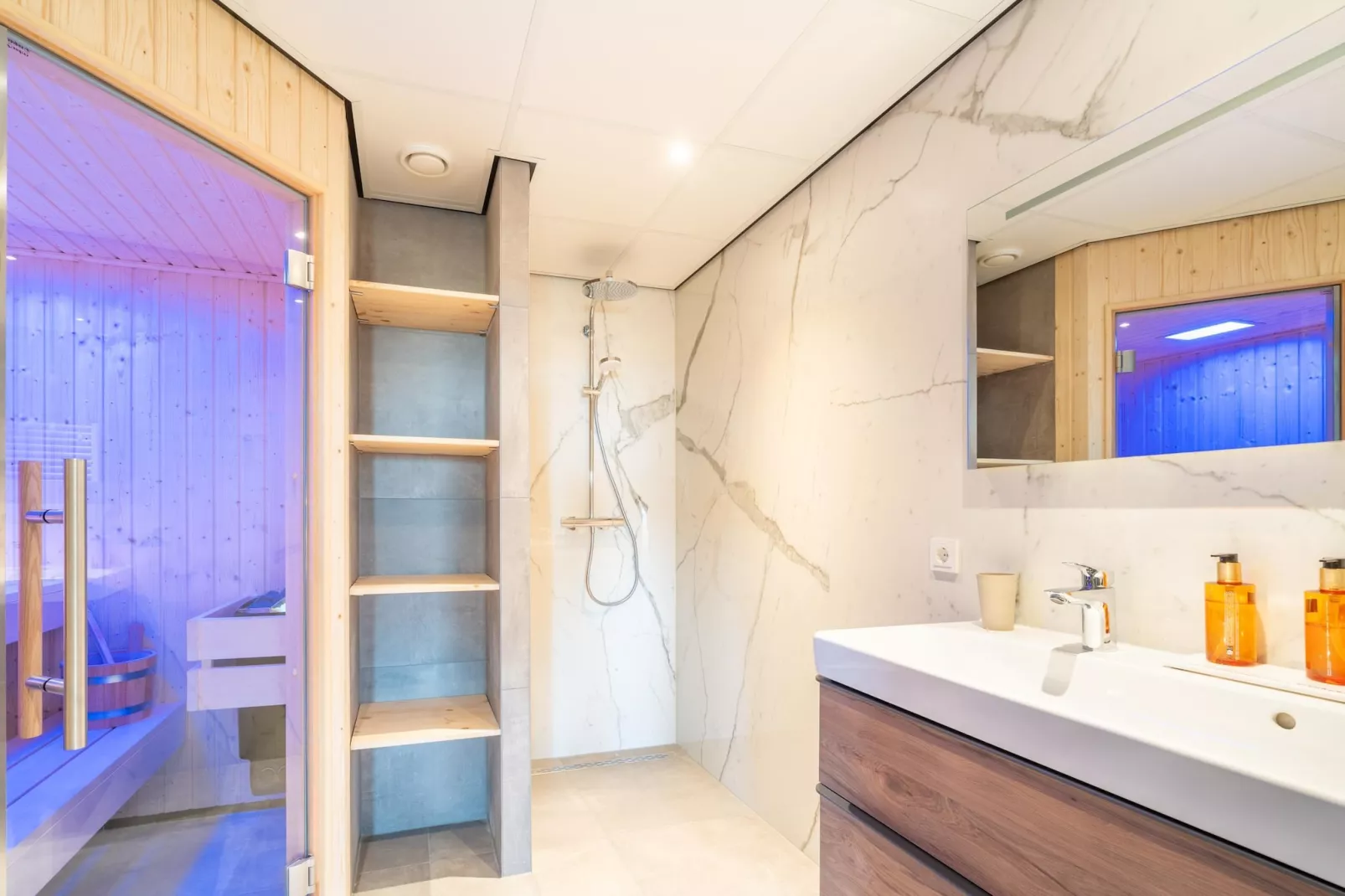 Juliana 066-Badkamer