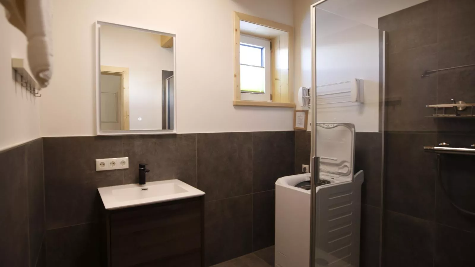 Designchalets Falkertsee-Badkamer