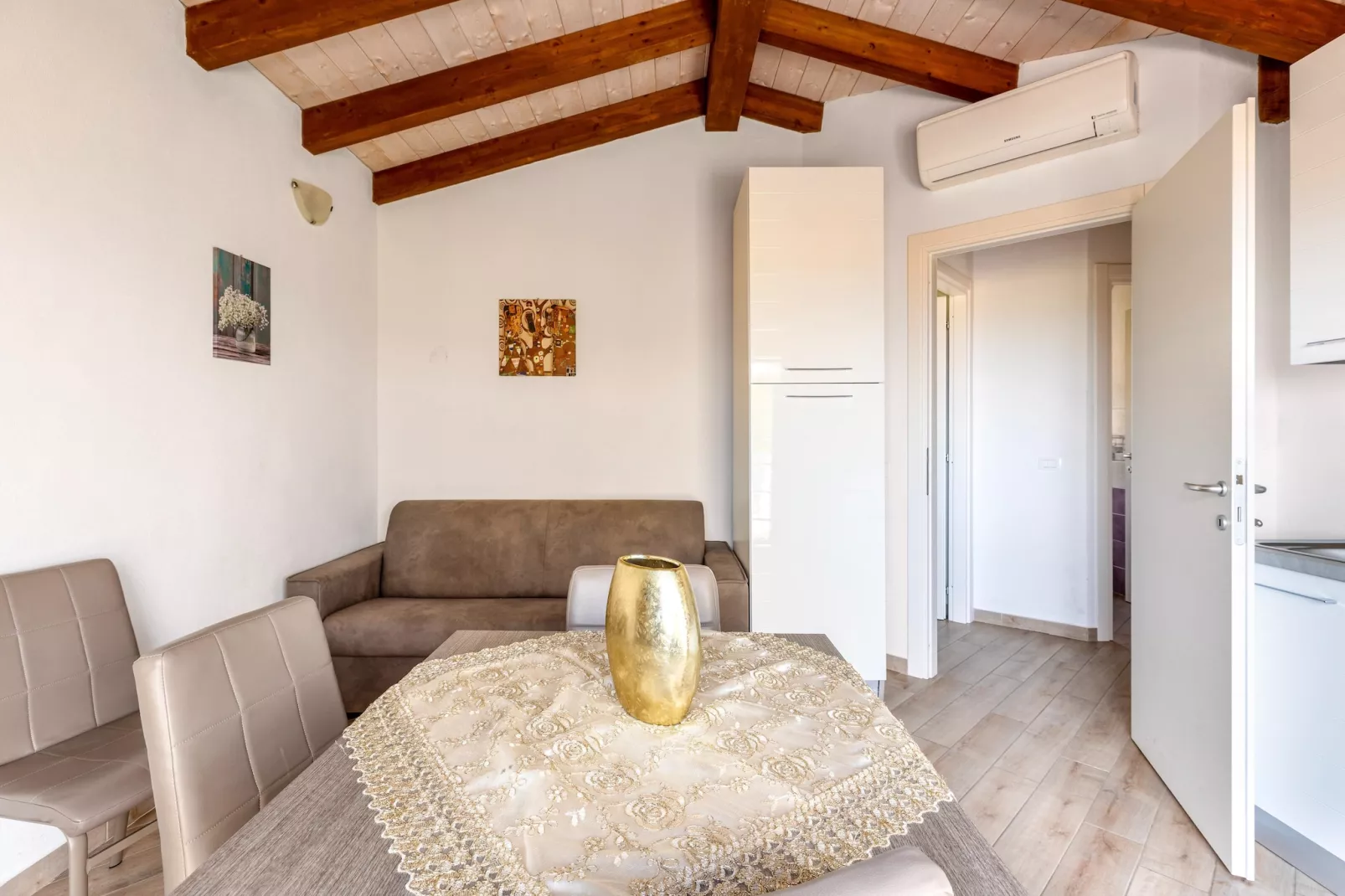 ATTICO MAREBLU-Woonkamer