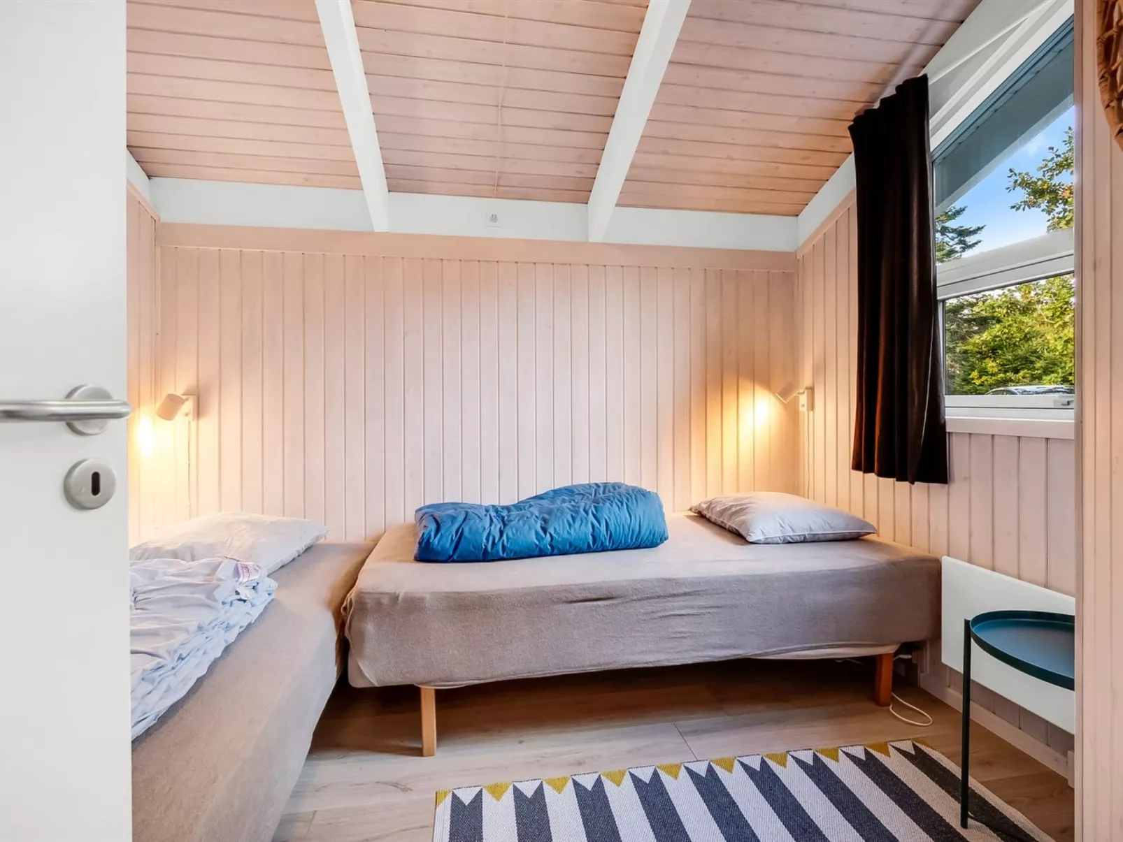 "Edvard" - 300m from the sea-Binnen