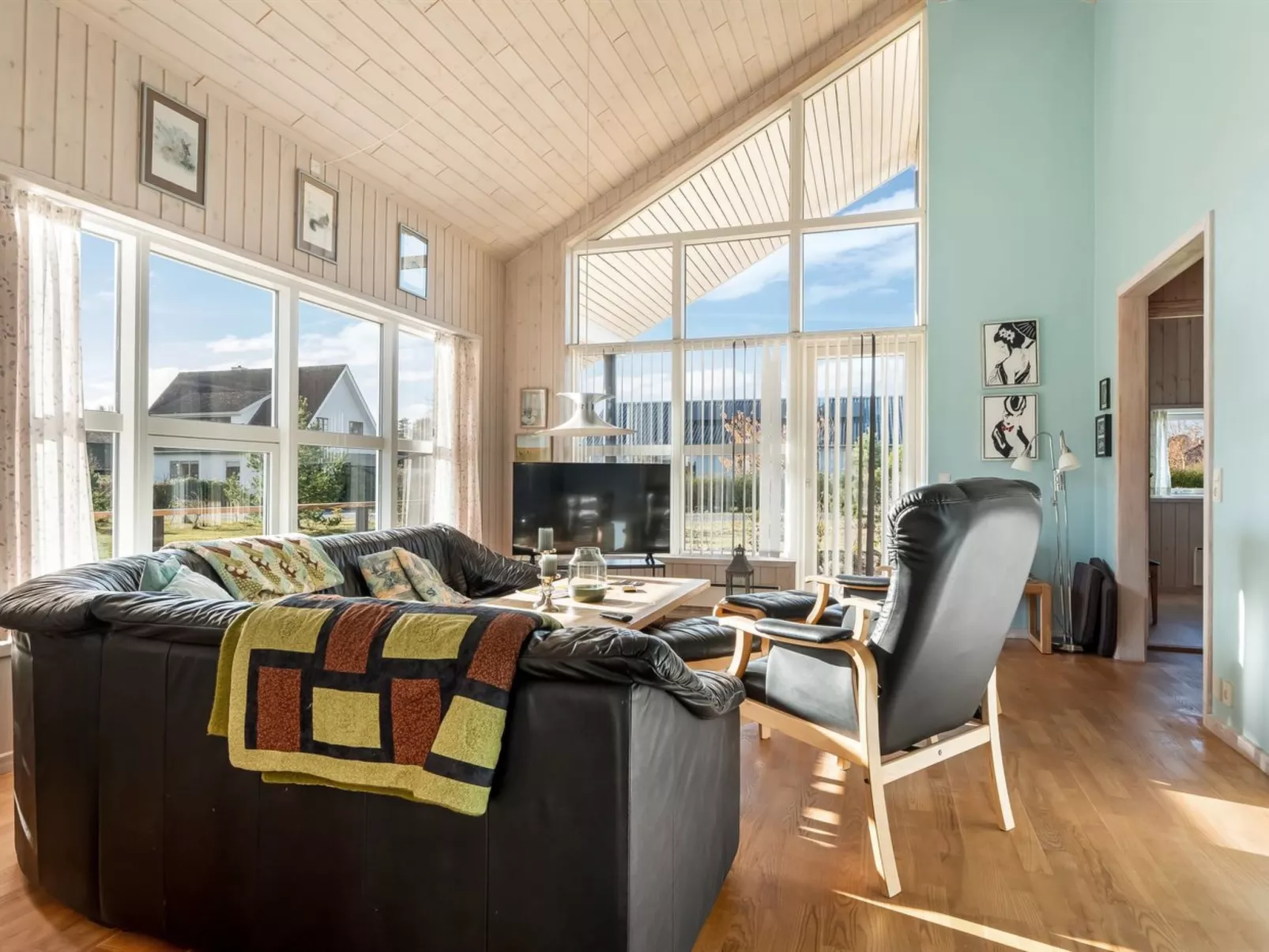 "Tjorven" - 400m from the sea-Binnen