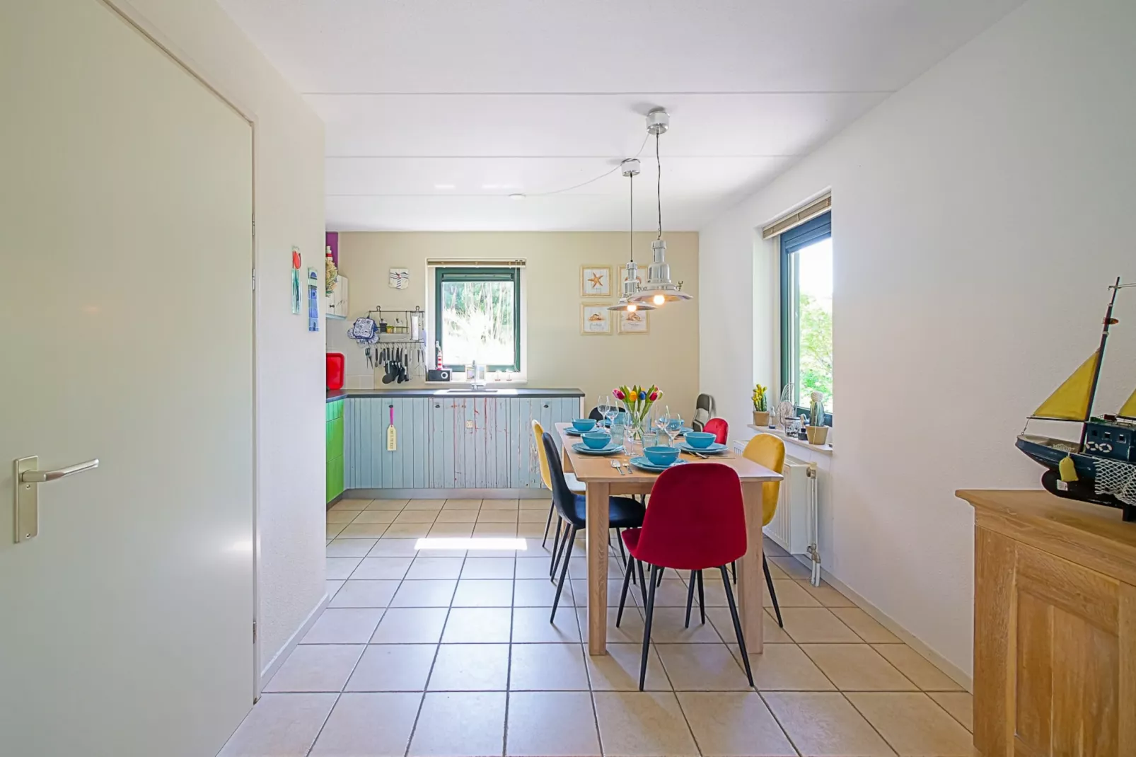 Villa Noorderzon-Eetkamer