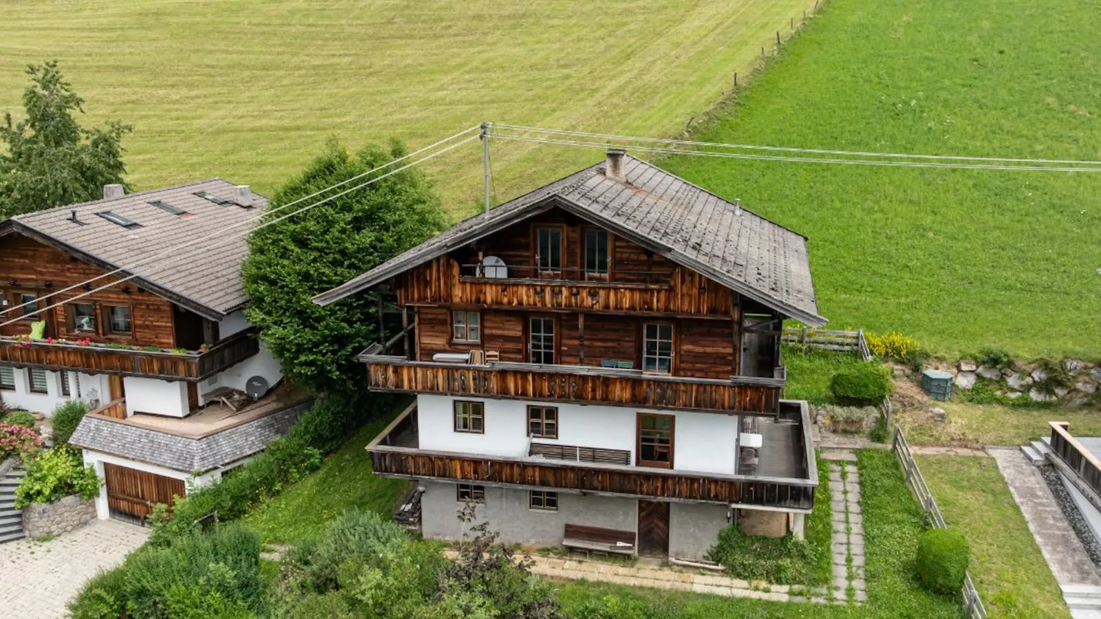 Tirola Hütte-Buitenkant zomer