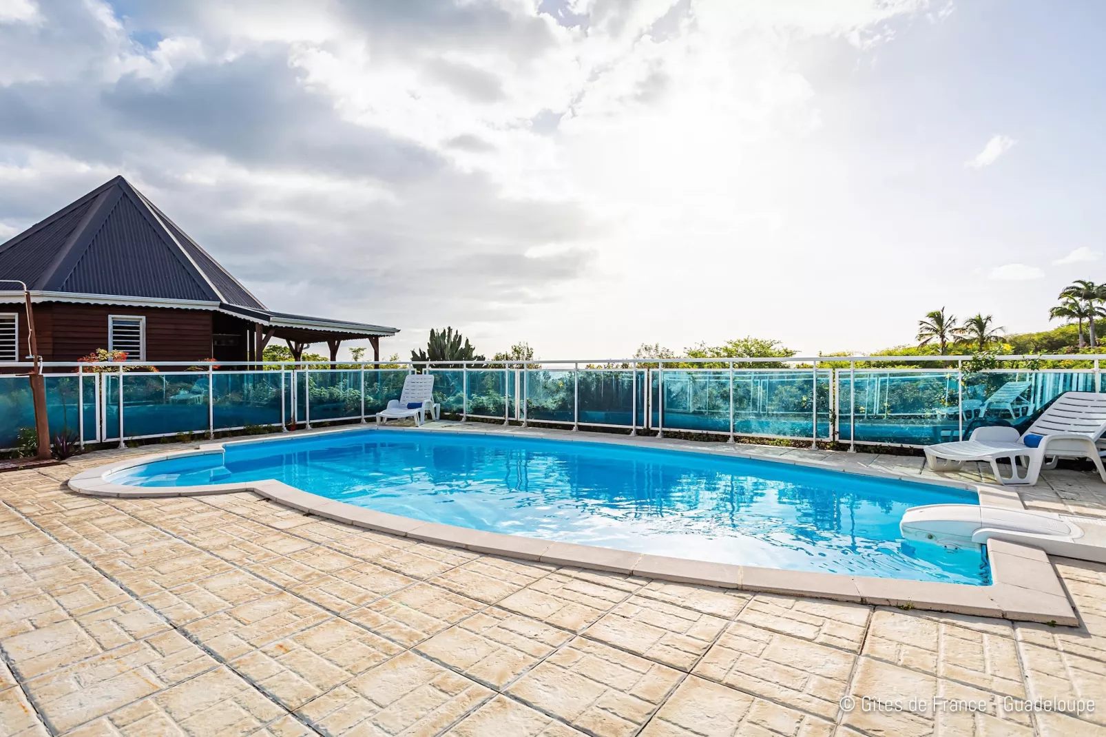 Complexe entier-Résidence-Villa-Salle de Bain amenagée-Vue mer-Zwembad