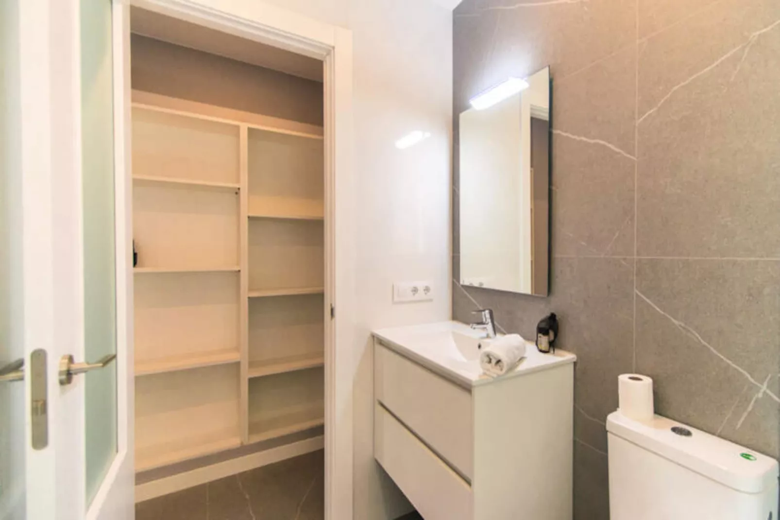 Maison à Roses-Niet-getagd