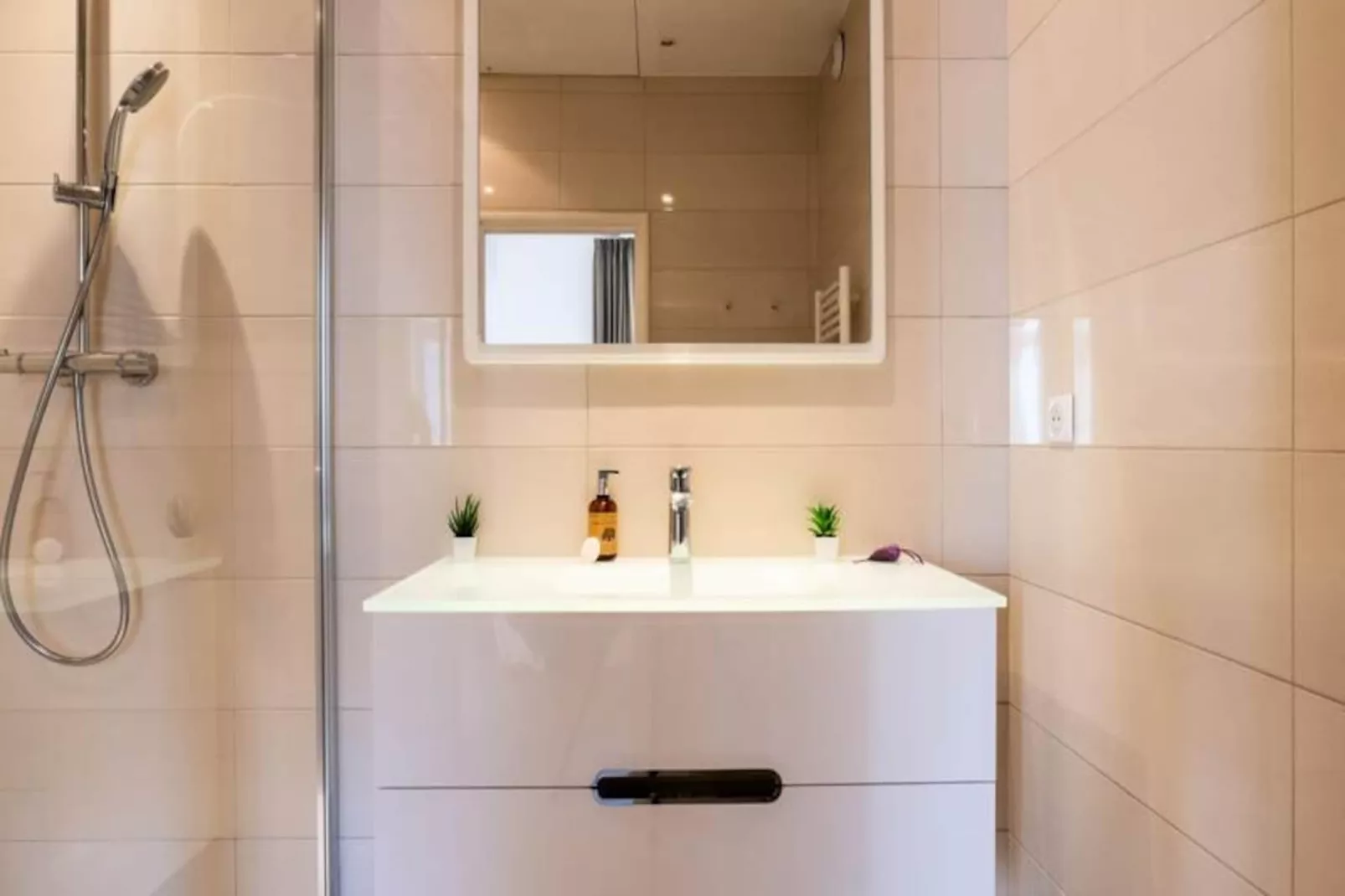 Résidence 3 Pièces Rue D’antibes à Deux Pas Du Palais Des Festivals-Niet-getagd