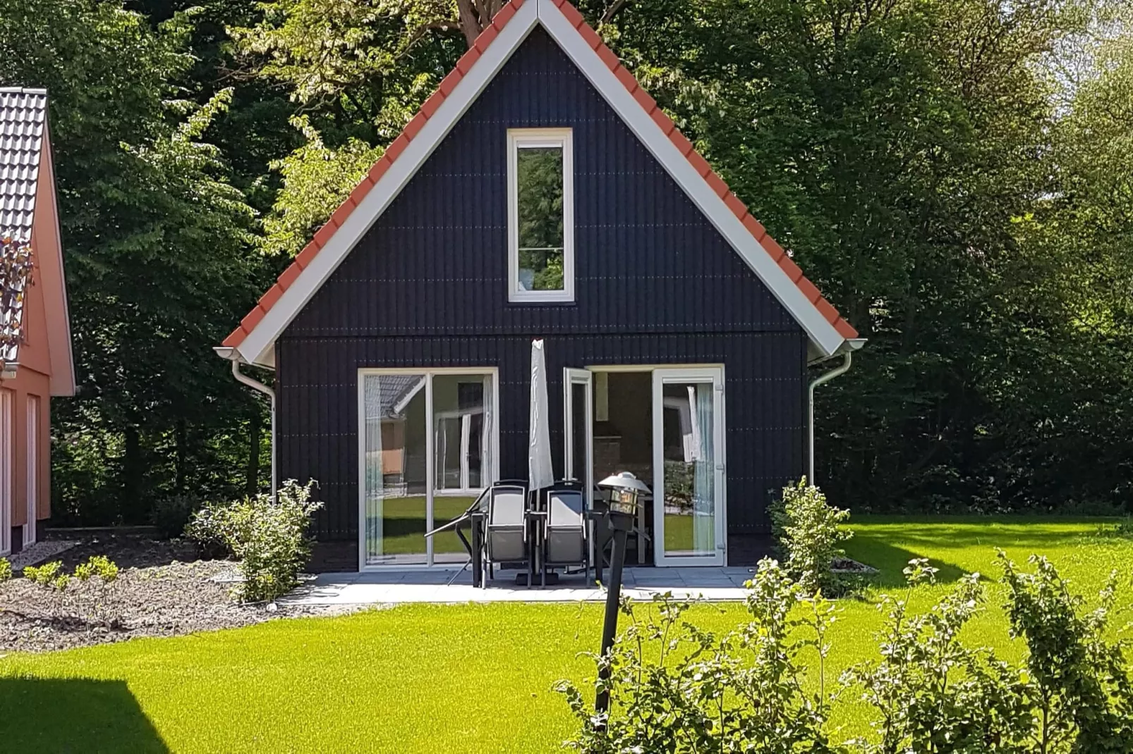 Villapark Ehzerburg 2-Buitenkant zomer