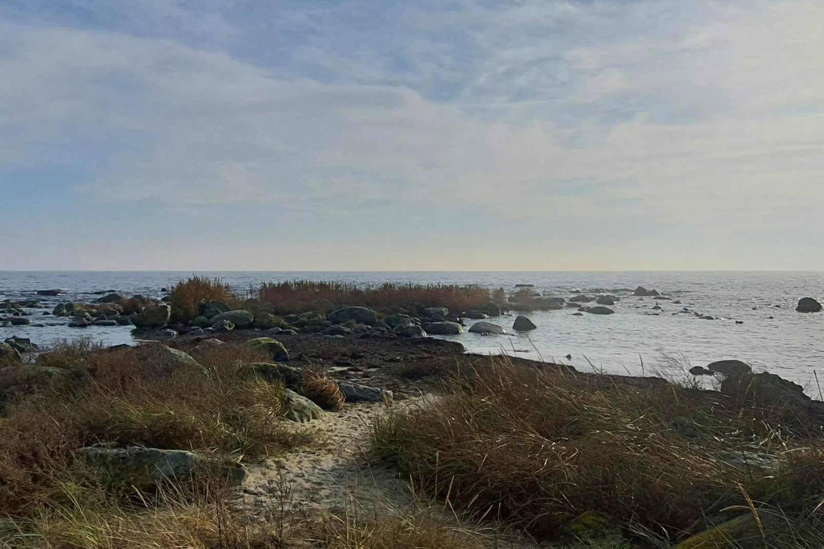 Gezellig huisje bij het strand in Ahus-Waterzicht
