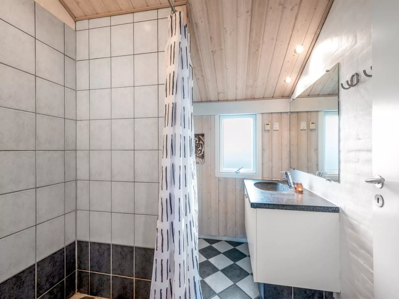 "Temjana" -  from the sea-Binnen