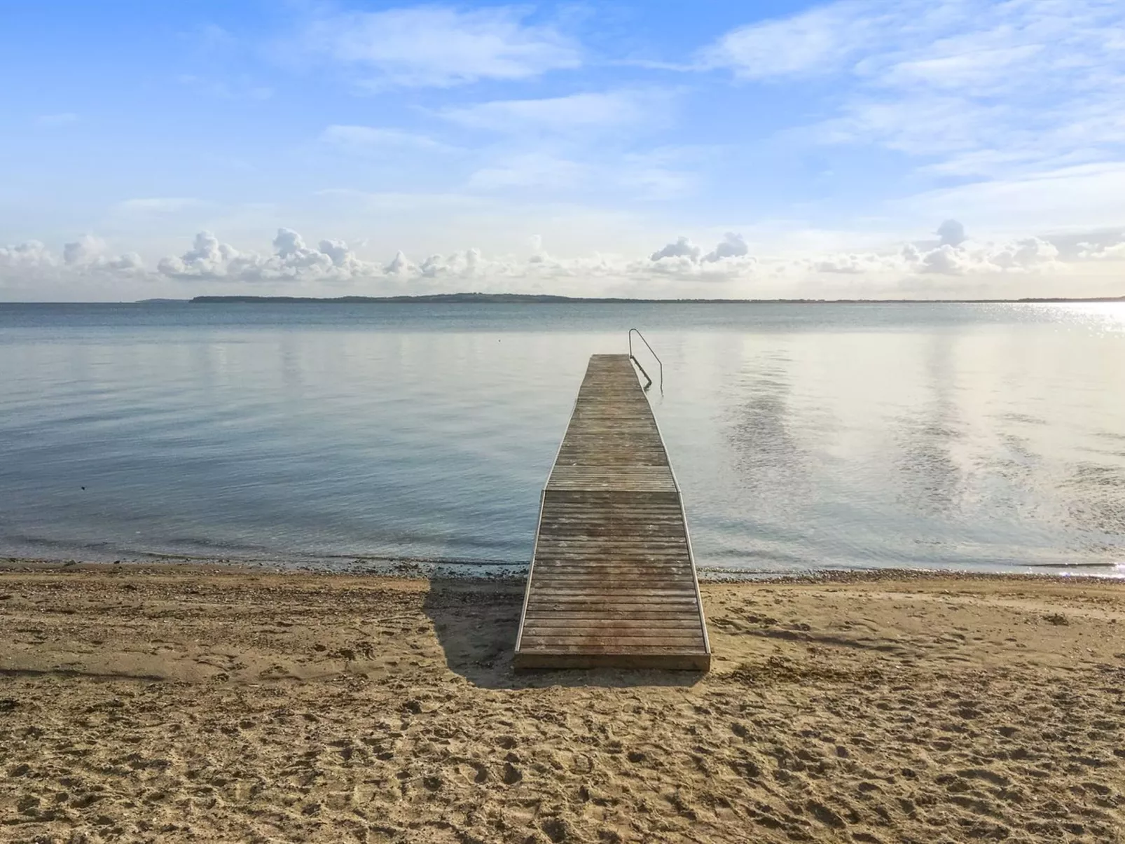 "Regni" - 300m to the fjord-Buiten