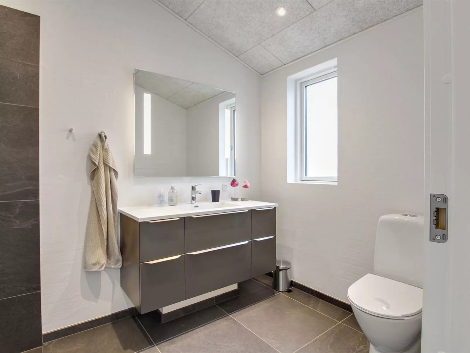 "Jirina" - 750m from the sea-Binnen