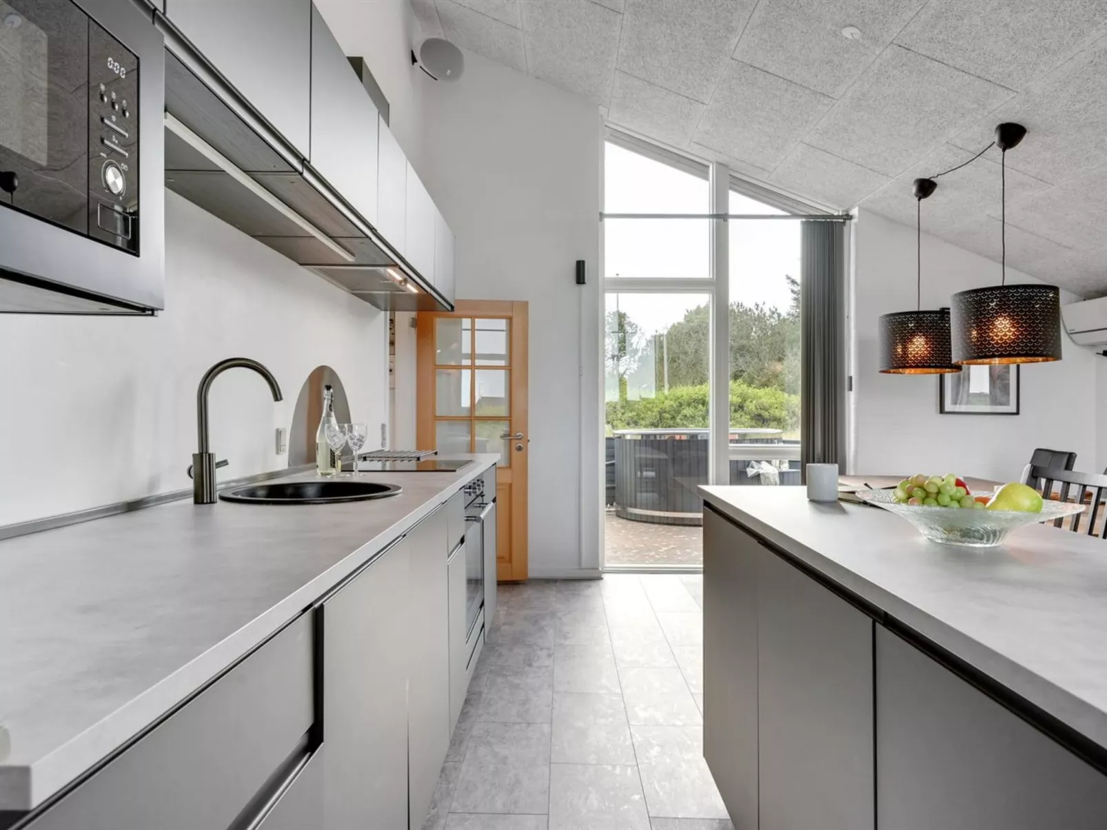 "Mert" - 1.2km from the sea-Binnen