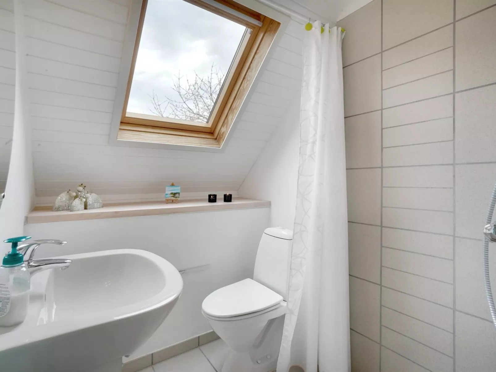 "Brunhild" - 300m to the fjord-Binnen