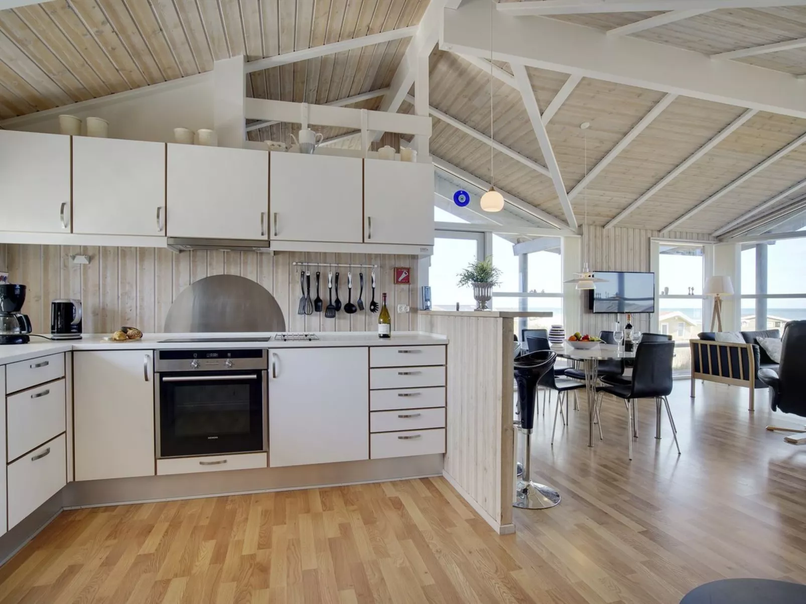 "Konsta" - 200m from the sea-Binnen