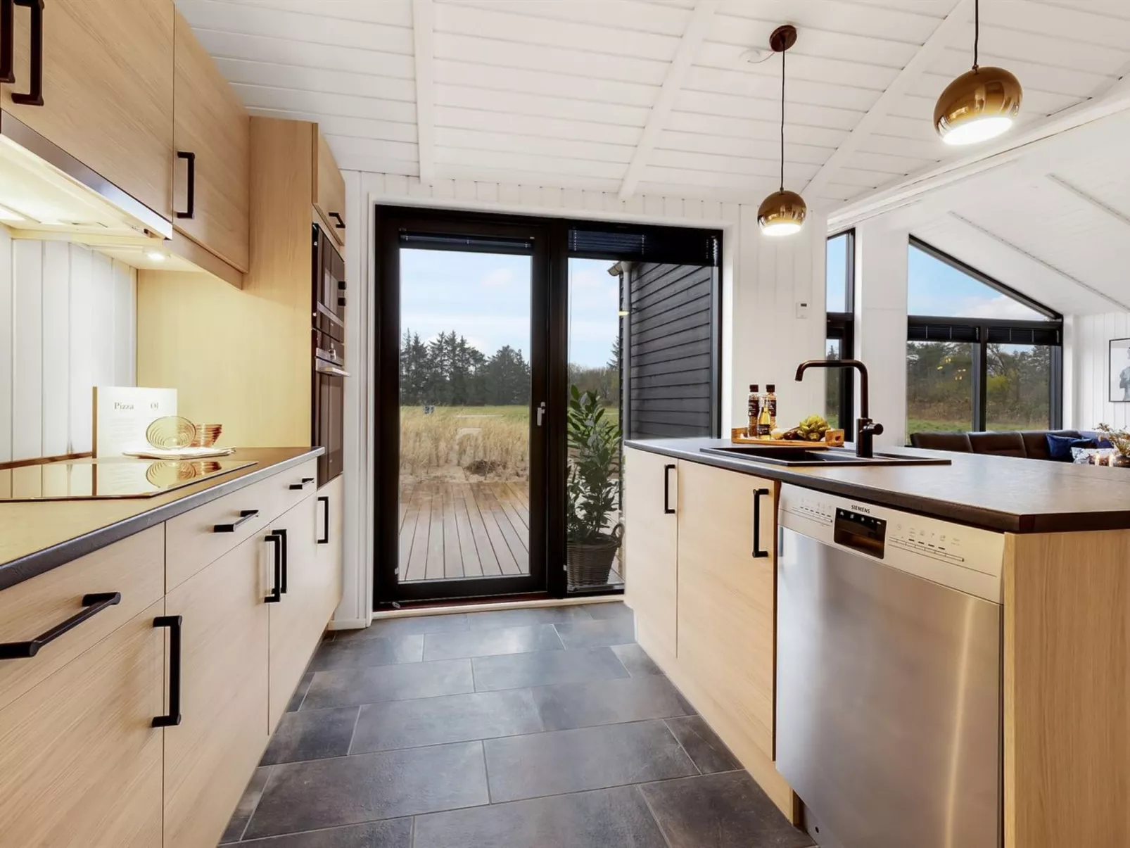 "Sasja" - 1.5km from the sea-Binnen